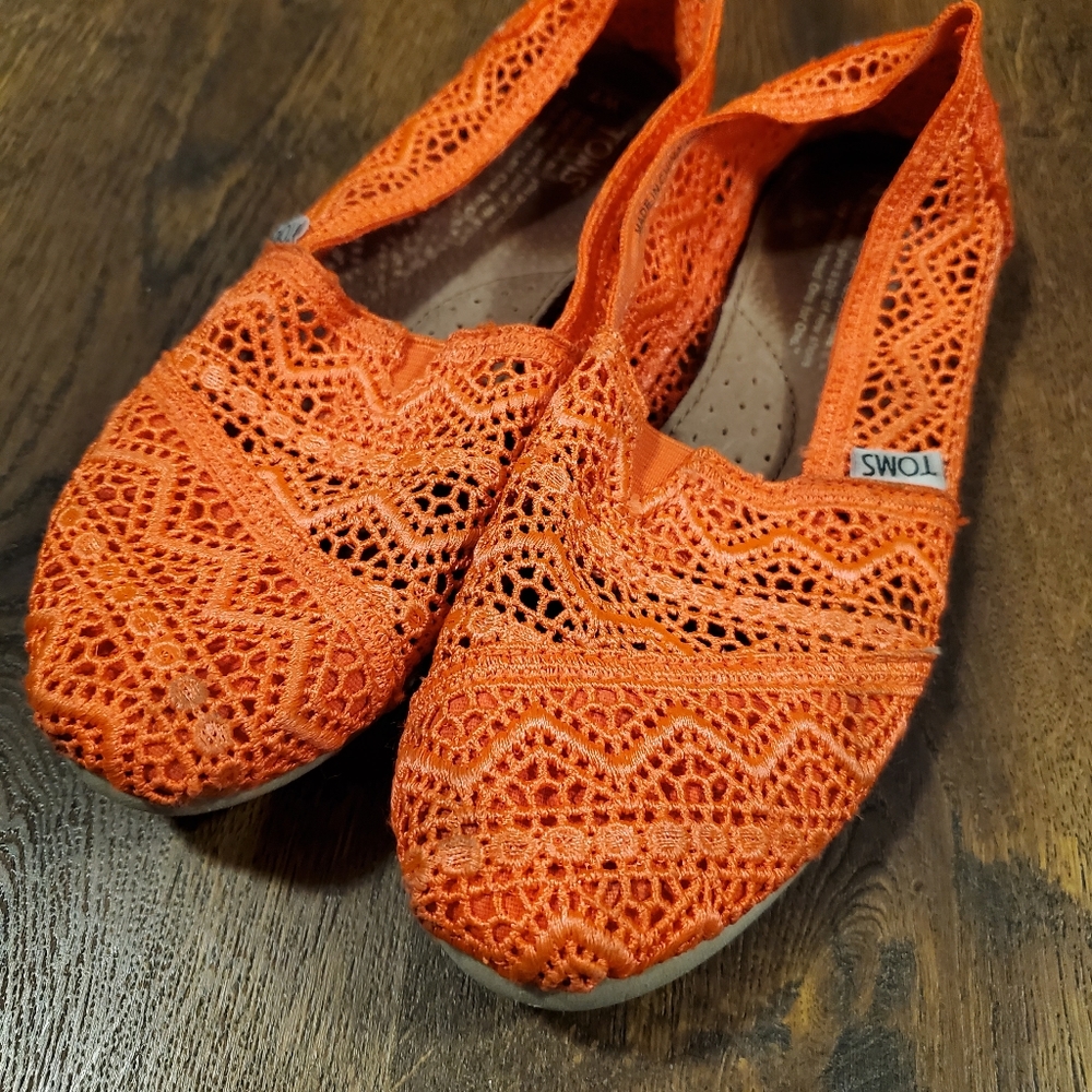 TOMS lace shoes